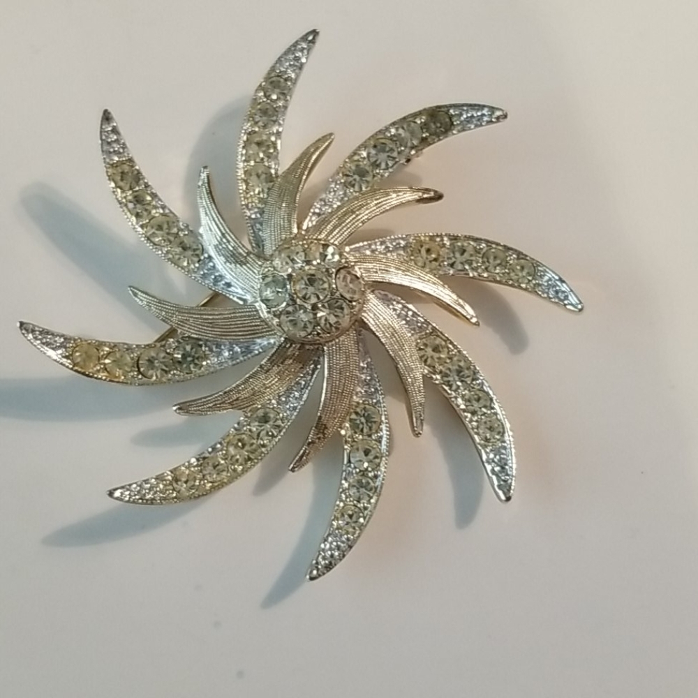 Sarah Coventry Rhinestone Pin Wheel Brooch Vintage